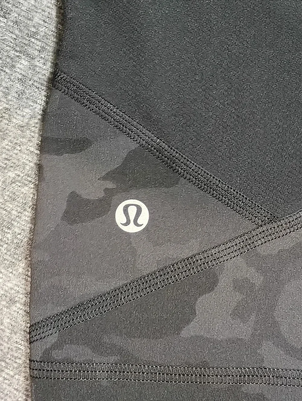 Lululemon Black Camo Crop 21 Leggings Women 12 Fast Free Capri Yoga Gym